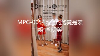 [MP4/ 1.9G] 风韵十足极品御姐极品肥臀胡萝卜后入，骑乘视角黄瓜抽插骚穴，搞得小穴很湿，大屌吸在墙上操，按摩器轮番上阵